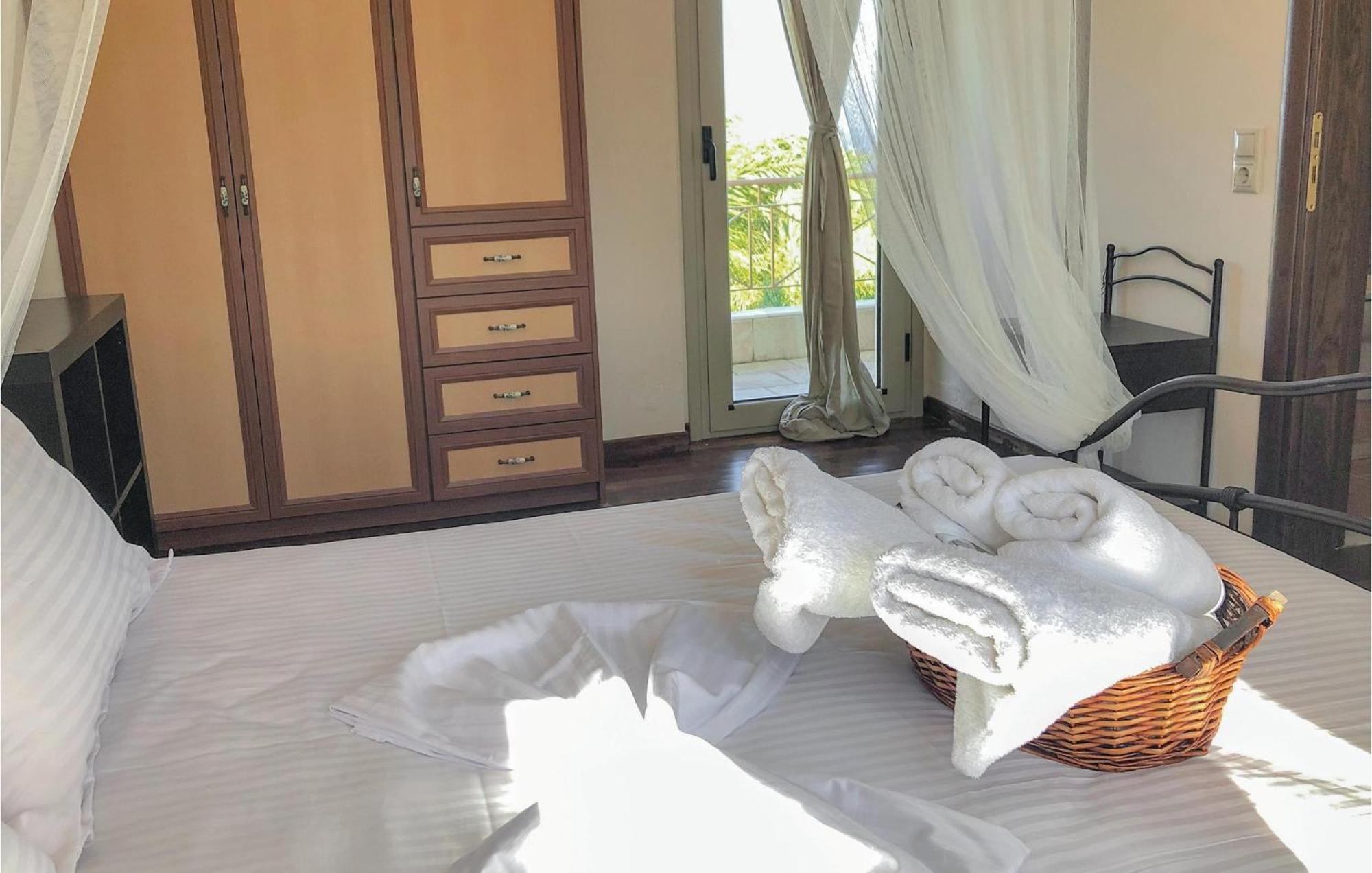 Amazing Home In Koroni With Wifi エクステリア 写真