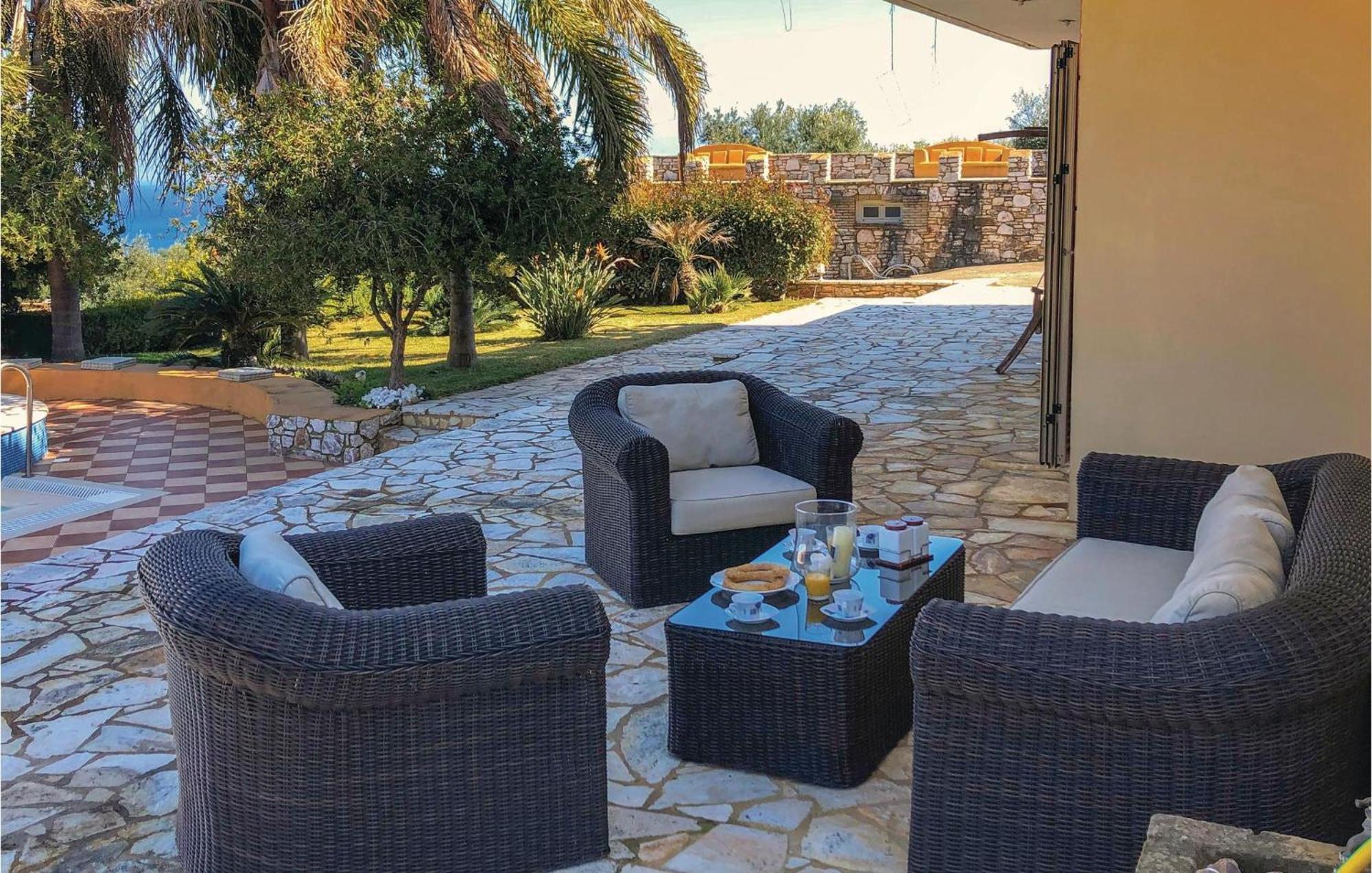 Amazing Home In Koroni With Wifi エクステリア 写真