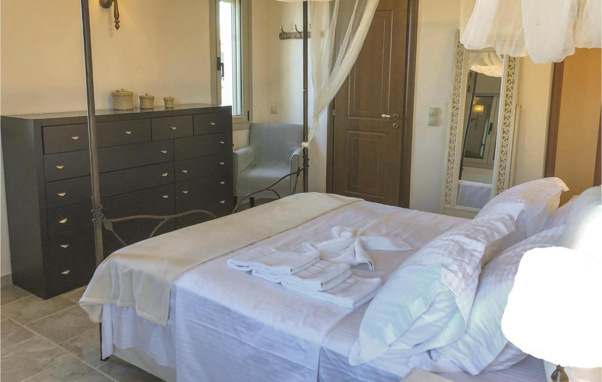Amazing Home In Koroni With Wifi エクステリア 写真